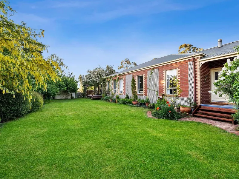 Perfectly Positioned Country Living with Picturesque Views