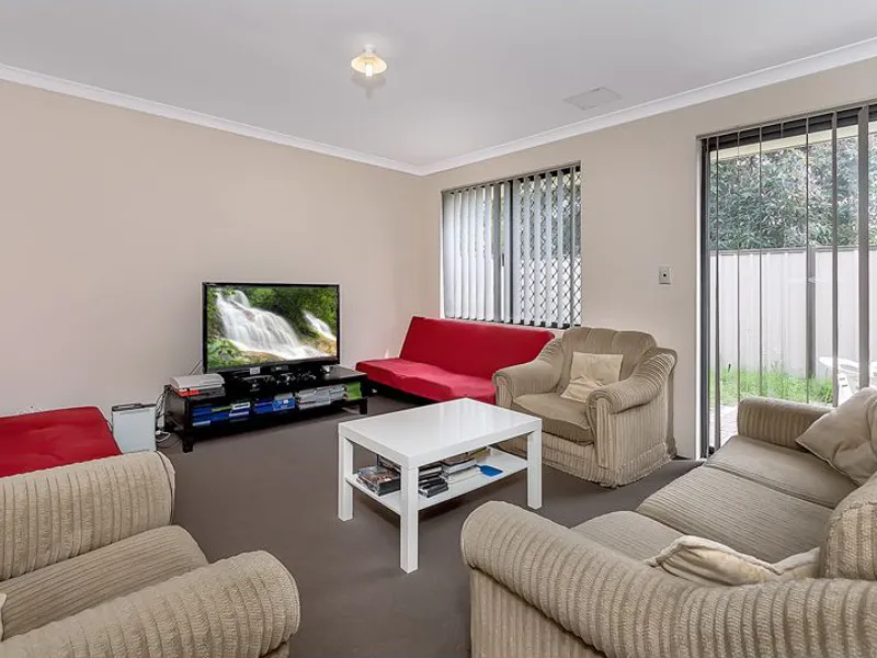 QUIET, CLEAN ROOM IN SHARE HOUSE