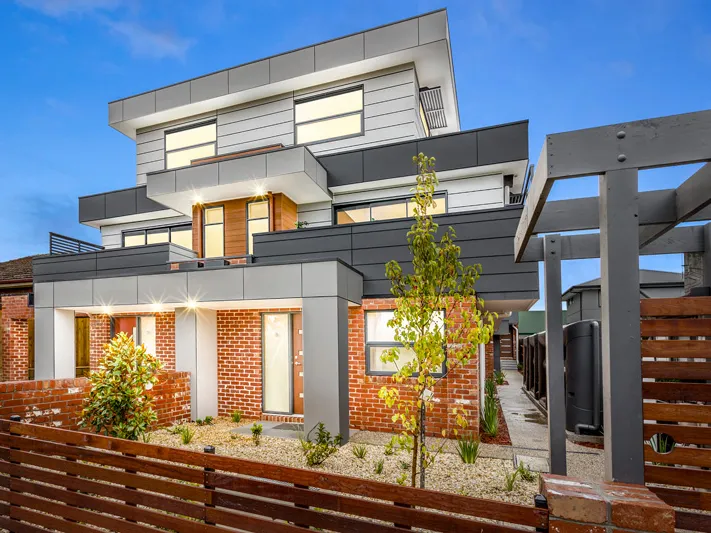 FOUR BOUTIQUE  TOWN HOMES  NOW  SELLING !!!!!!!!!!!!!