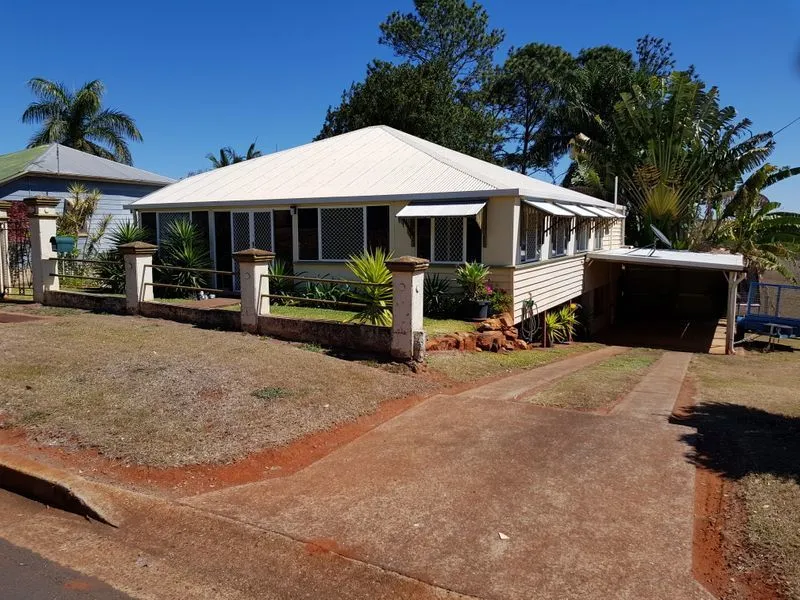 RIGHT IN THE HEART OF CHILDERS, INCREDIBLE VIEWS!