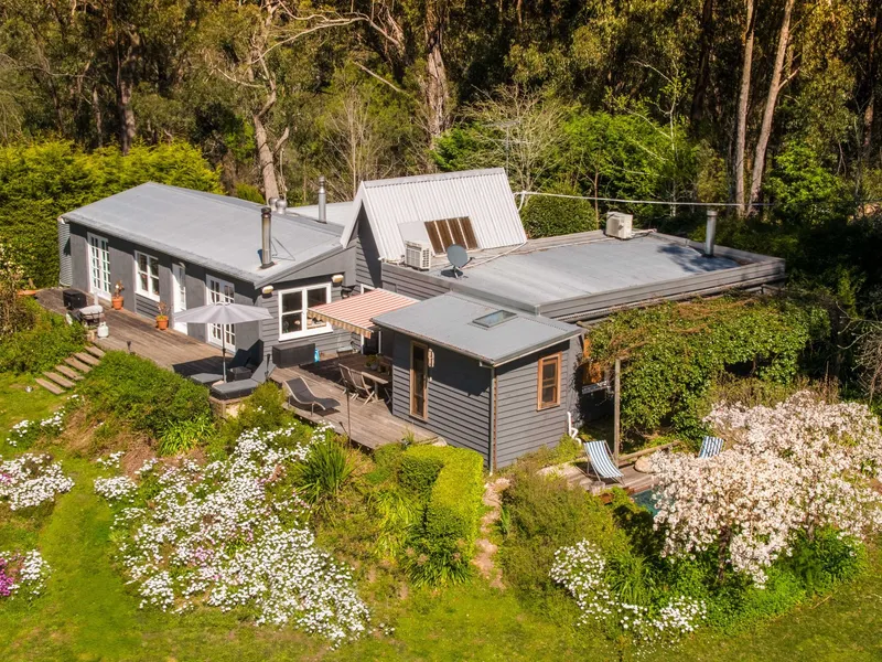 Luxury Off-Grid Retreat on 40 Acres
