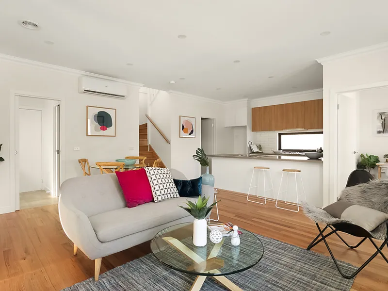 MODERN LIVING IN QUIET CUL-DE-SAC..