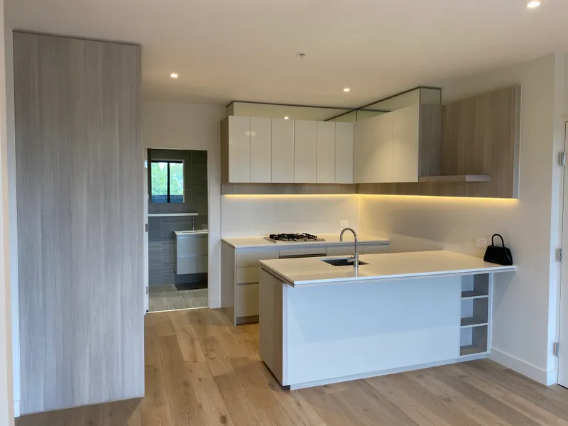 Brand new stylish apartment in prime Mont Albert