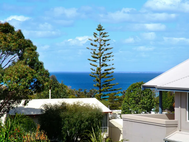 FREE AS A BIRD - OLD DUNSBOROUGH
