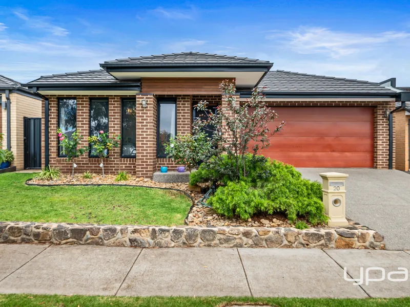 MODERN COMFORT MEETS IDEAL LOCATION