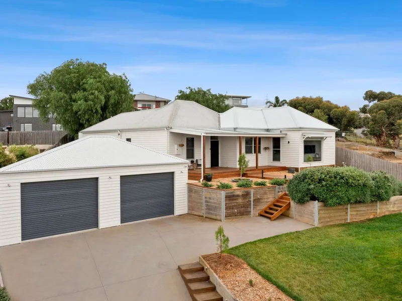 Open Cancelled, Under Offer. Luxurious Weatherboard Home in Revered Wandana Heights