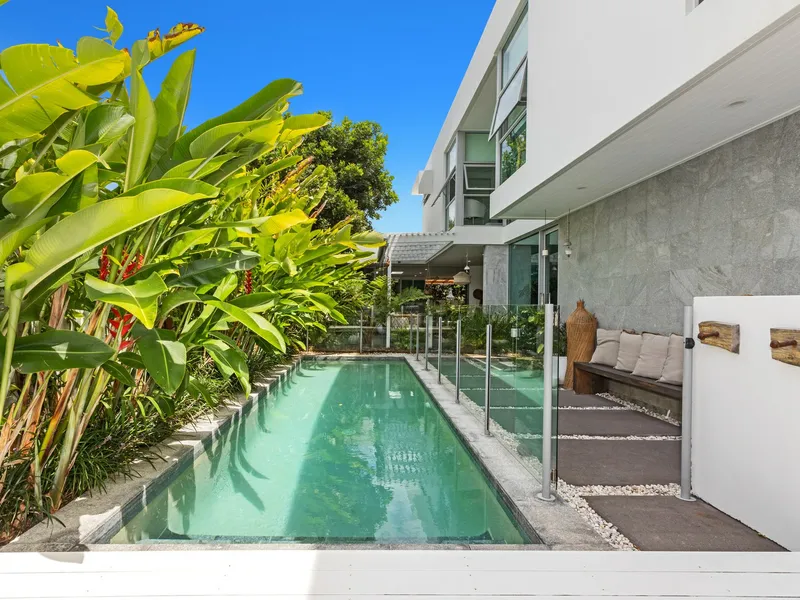 LUXE BEACHSIDE OASIS ON BARREL