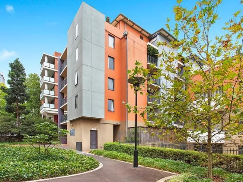 1 Bedroom in the Heart of Newtown.