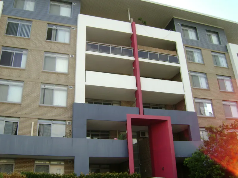 Beautifully presented 2 bedroom unit in great location 