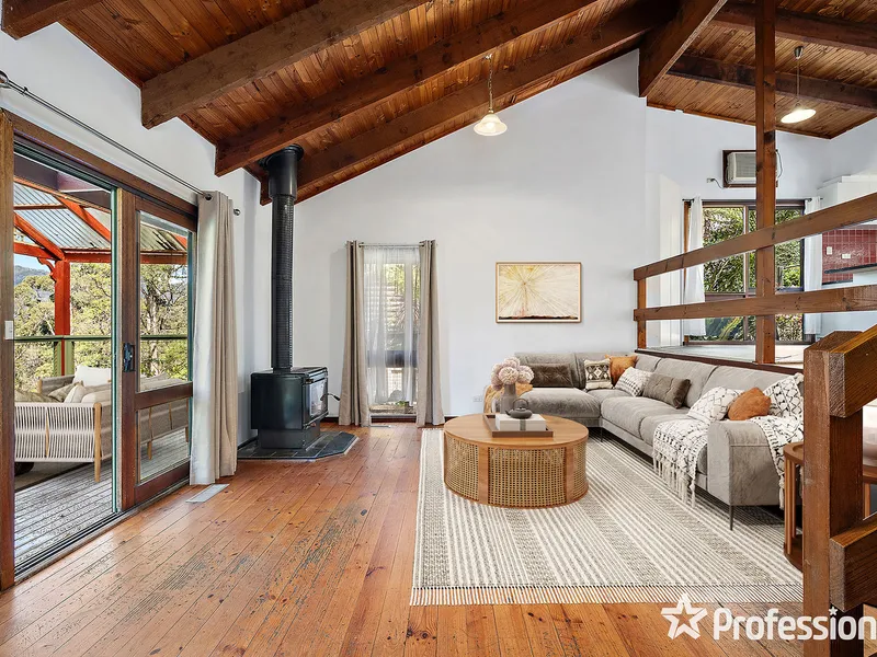RICH IN TIMBER DETAIL WITH MODERN UPDATES AND SPECTACULAR VIEW