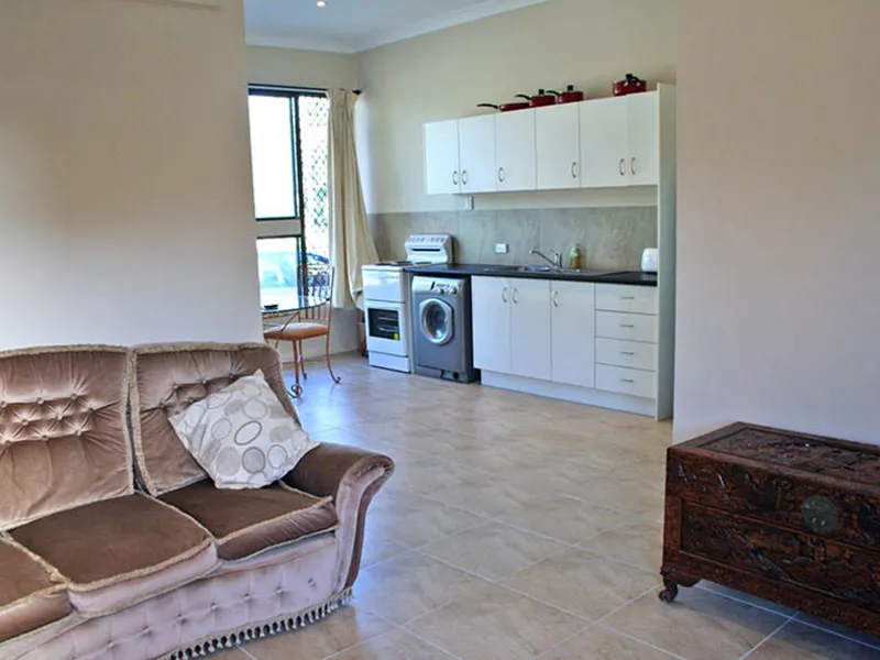 Immaculate Studio Apartment