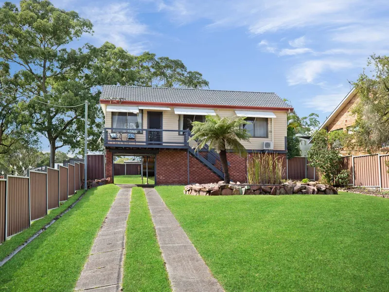 Refreshed Interiors Close to Lake’s Edge