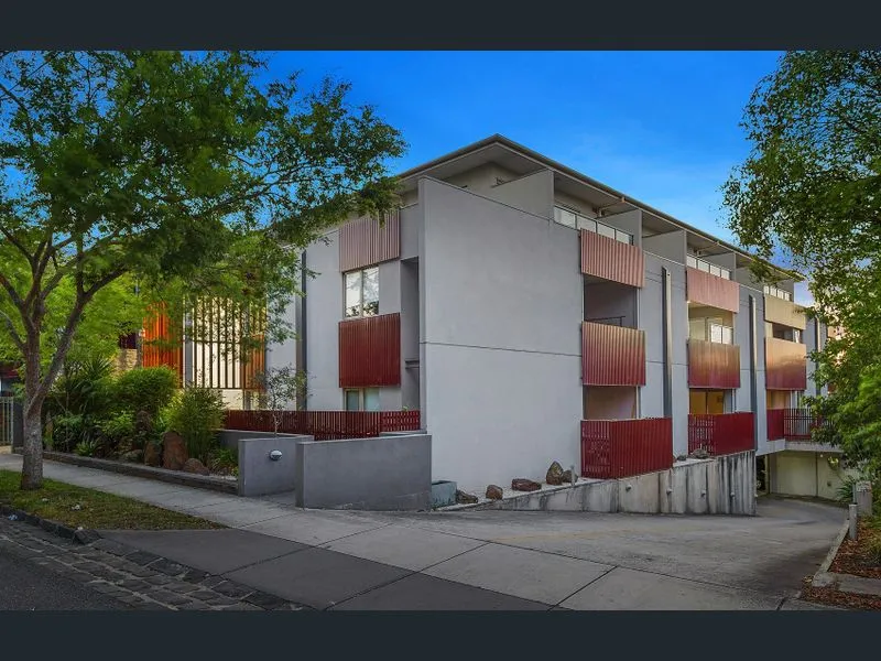 Modern Two-bedroom apartment in Box Hill 