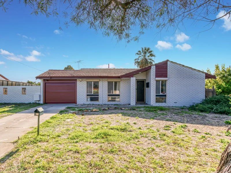 FABULOUS FAMILY HOME ON A LARGE BLOCK!!! INVESTORS AND FIRST HOME BUYERS WELCOME!!!