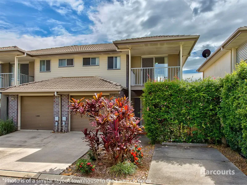 Spacious Townhouse - Conveniently Located