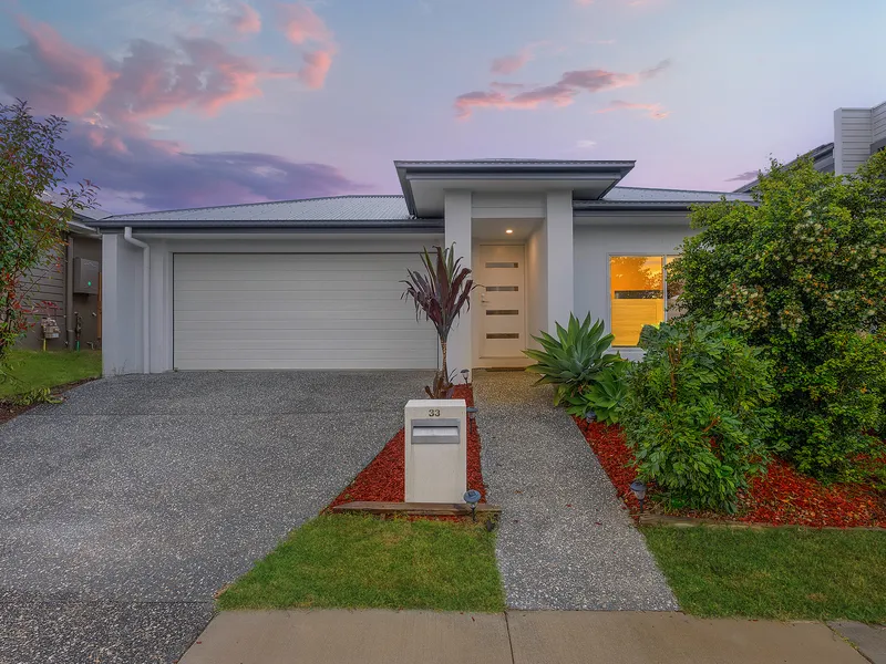 Family Home with Two Living Areas in Highly Sought After Suburb!! What are you waiting for??!