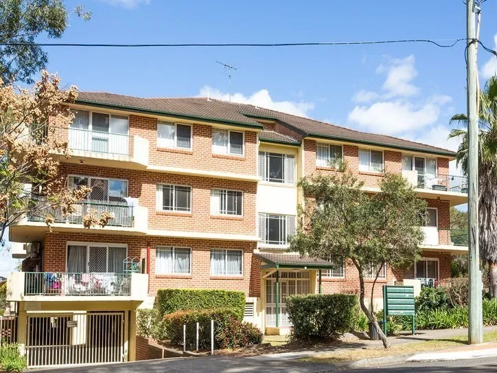 Spacious 2 Bedroom Unit in Westmead. Don't miss out !!!