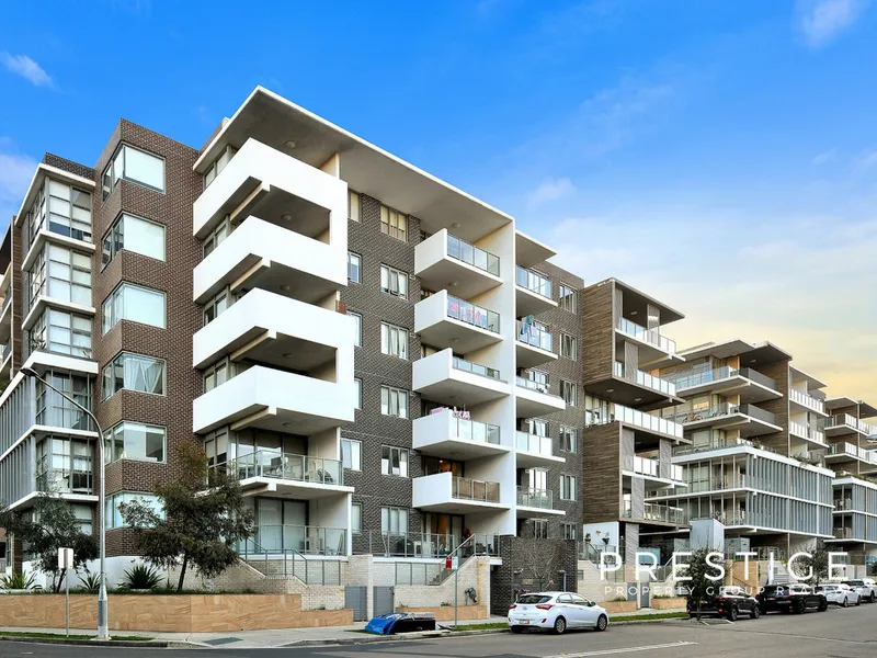 MODERN ONE BEDROOM APARTMENT PLUS STUDY