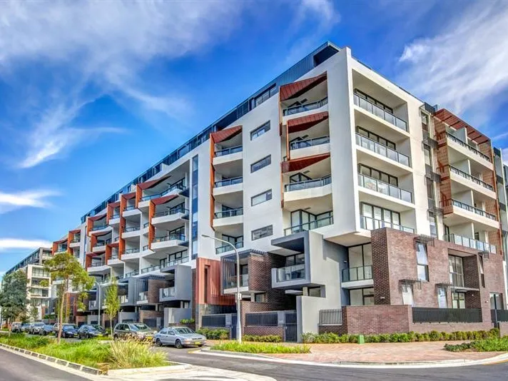 TOP FLOOR - Unfurnished & Spacious 3 Bed, 2 Bath, 2 Car Spaces & Storage – Available 21/01/2023