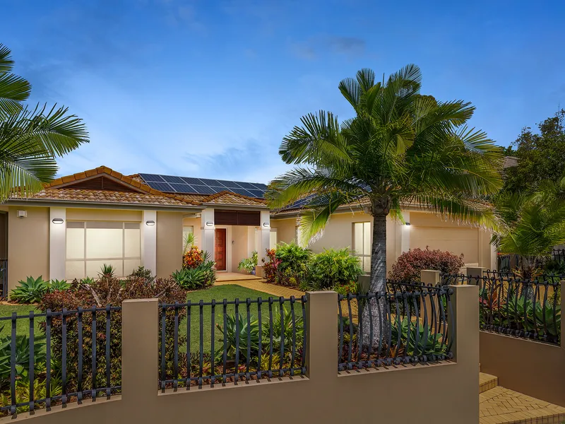 Low-set family home in premiere street on 700m2