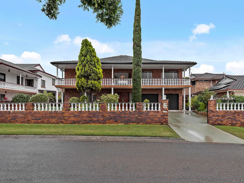 7 Bedroom Family Home in the Winery Estate!