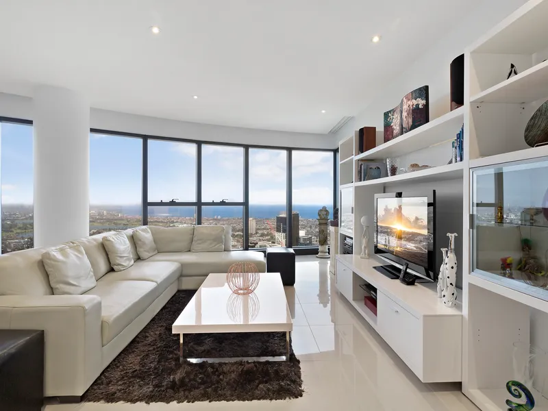 RARE AND SPACIOUS SUB PENTHOUSE