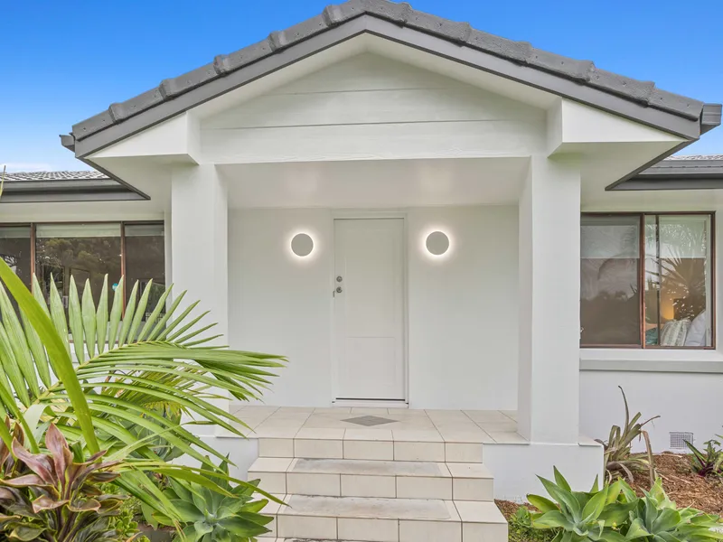 Welcome to Your Dream Lifestyle in Currumbin Waters!