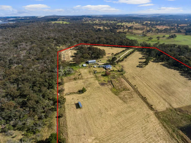 RICH PASTURE, GRANITE BOULDERS, WATER, LIFESTYLE