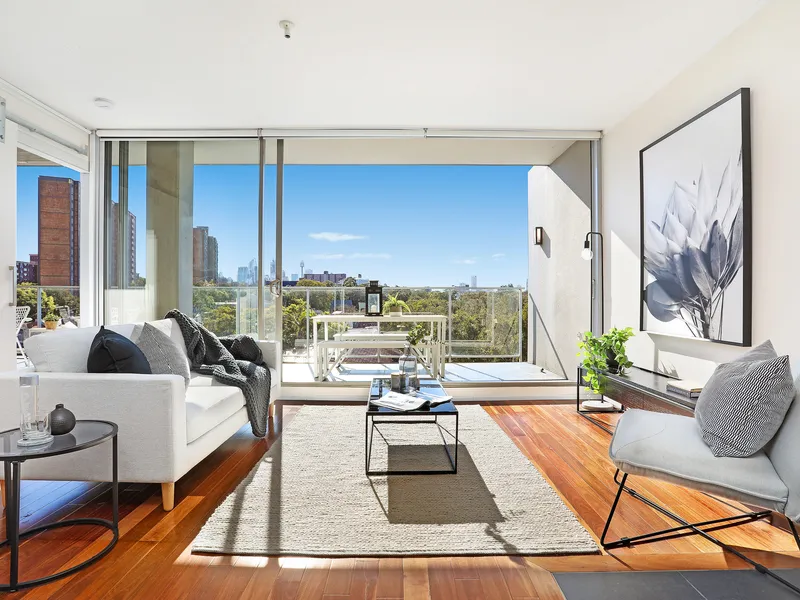 1.5 Bedrooms - North Facing City Views - Entertainers Balcony