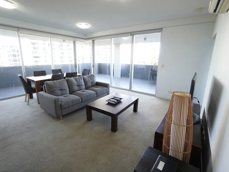 Generous Size Fully Furnished 2 Bedroom Apartment in Hamilton