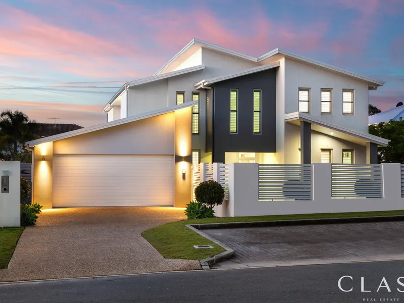 SIGNATURE OVER-SIZED FAMILY HOME IN ELEVATED CUL DE SAC, POOL!