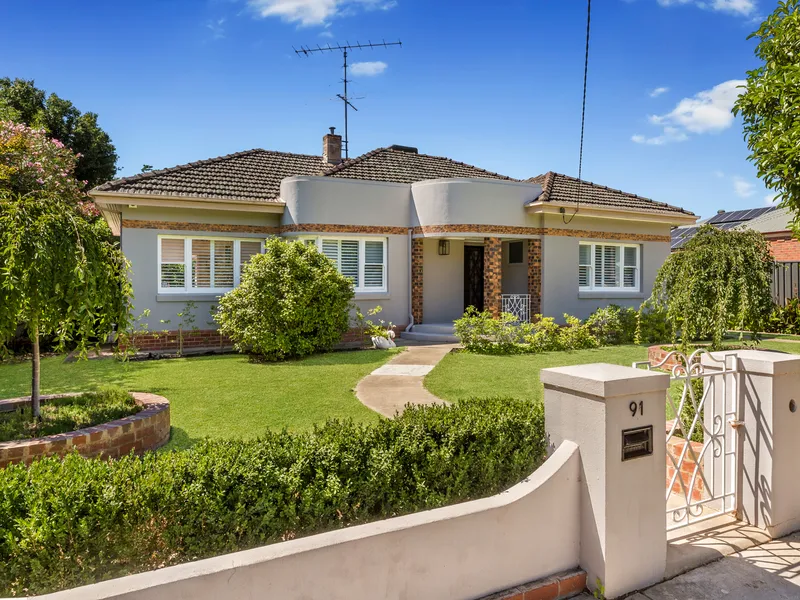 FULLY RENOVATED ART-DECO BEAUTY