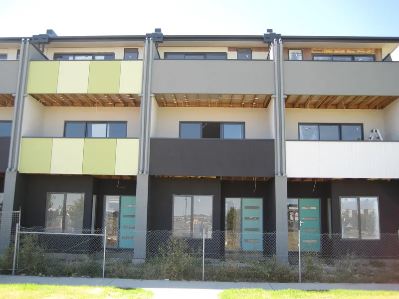 LUXURY TOWNHOUSE!!