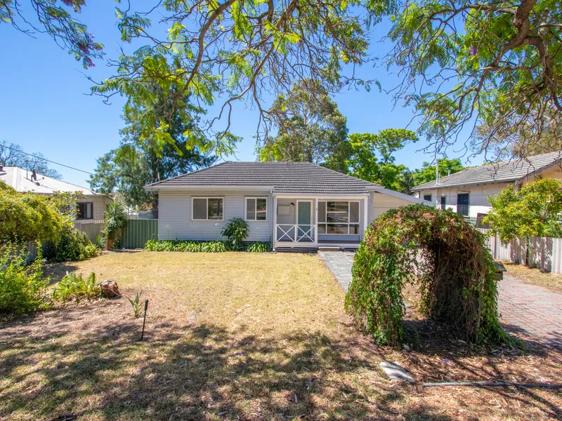 Don't miss out on this cute character cottage!!