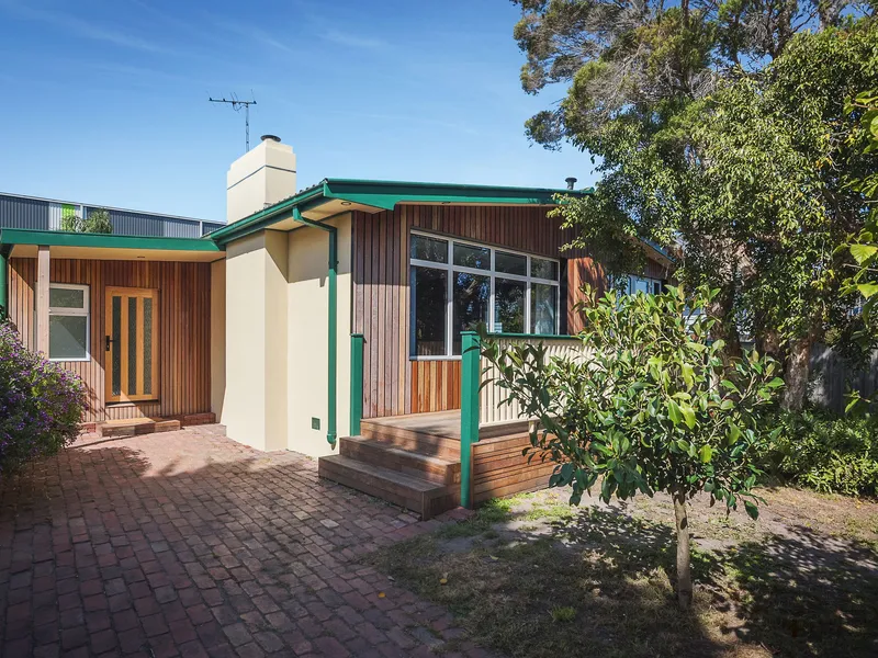 STUNNING UNIQUE RENOVATION | LARGE BLOCK | FAMILY HOME