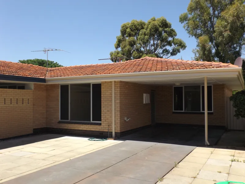 NEAT DUPLEX ON THE BOARDER OF BEACONSFIELD!