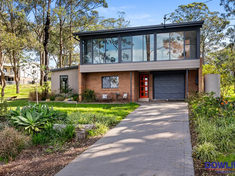 BRILLIANT BAY VIEWS FROM YOUR CLASSY COVE RETREAT