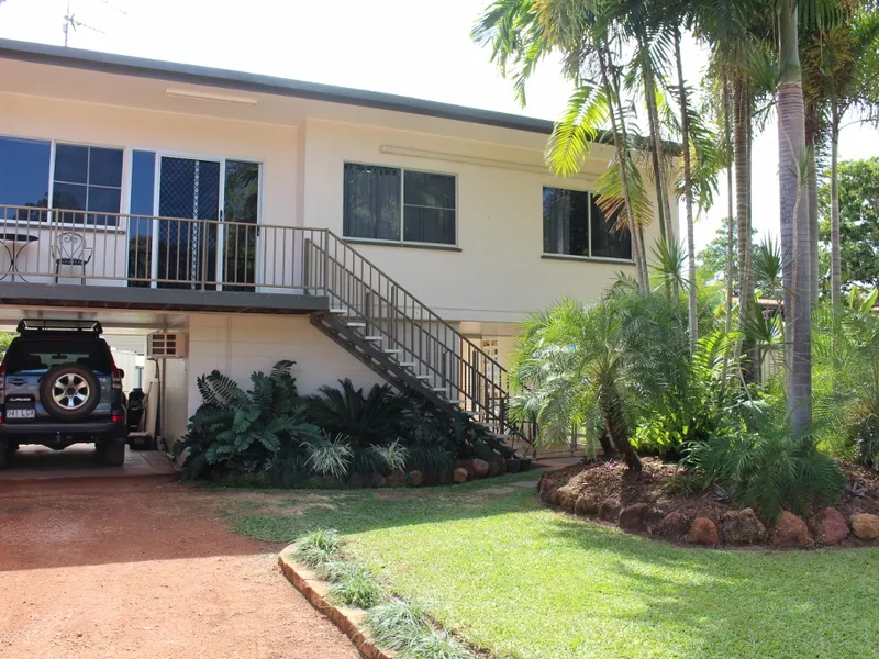 Stylish Renovated 2 Bedroom Duplex