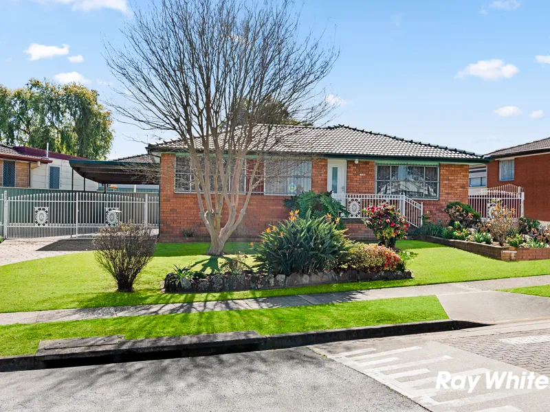 Four Bedroom Bamily Home In Front Of Quakers Hill Public School!