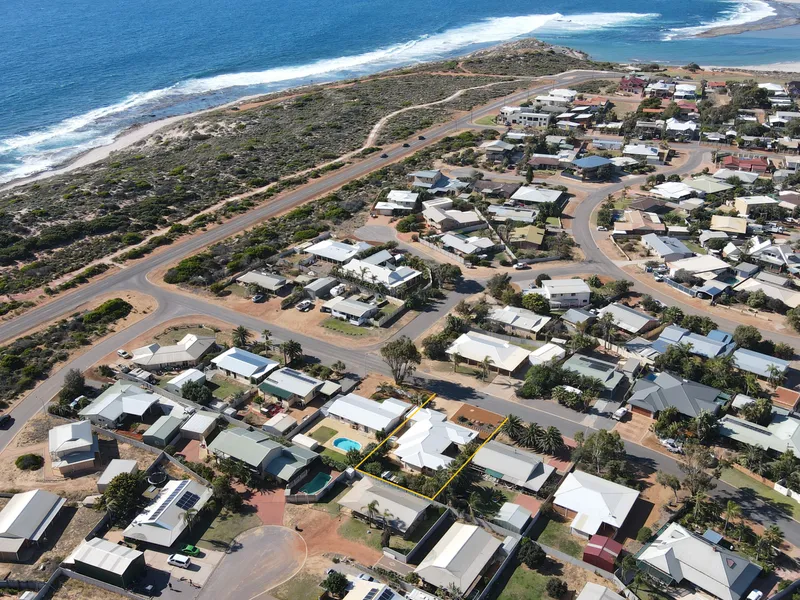 Listen to the waves rolling in