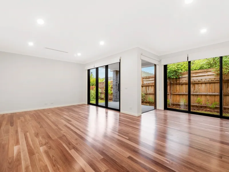 WONDERFUL LIGHT FILLED BRAND NEW TOWNHOUSE IS READY FOR YOU!