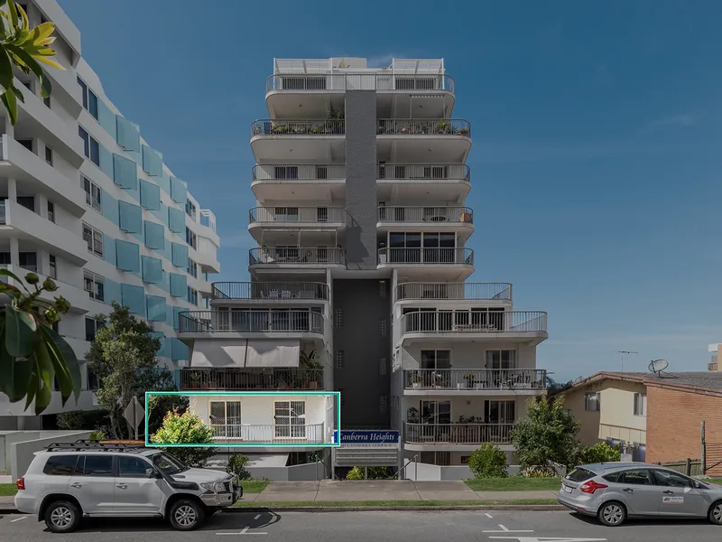 Fully furnished 3 bedroom unit in the heart of Caloundra with Water views