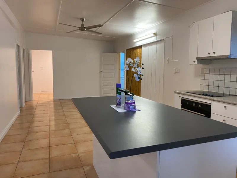 Pet Friendly, High Fences. Central