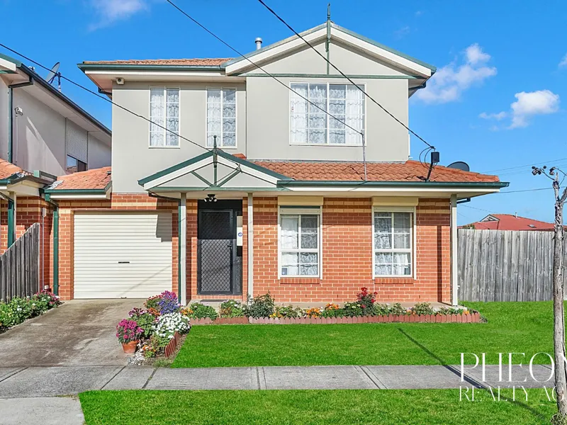 FULLY FURNISHED IN CONVENIENT LOCALE & SPACIOUS LIVING
