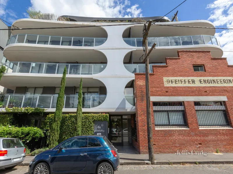 Ultimate entry to city-fringe living