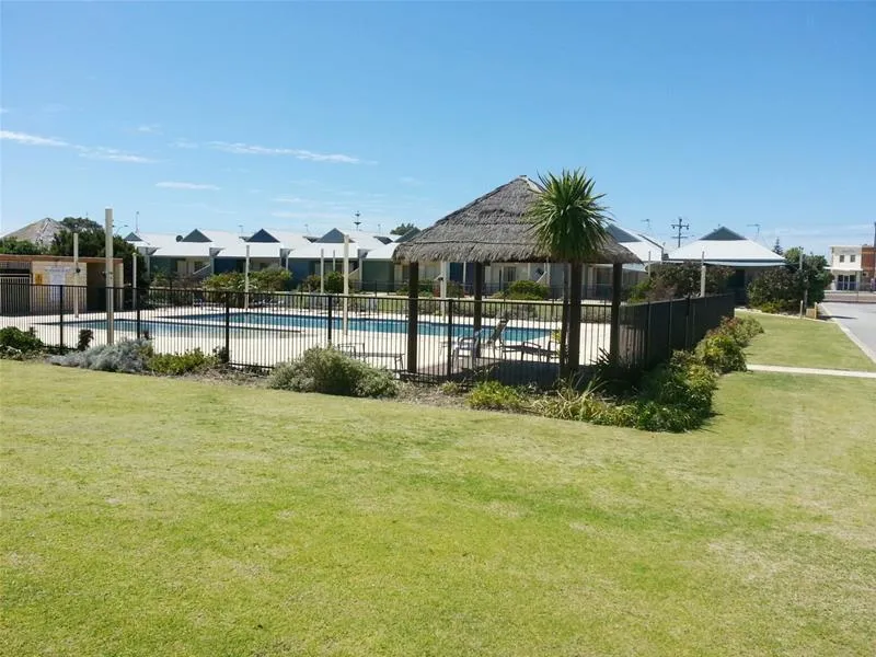 LOW PRICE - IDEAL UNIT FOR A LARGE BOAT