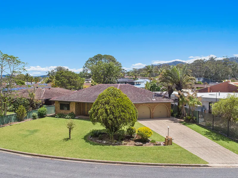 Beautiful 3+ bedroom home located close to shops & transport & only a short stroll to Coffs Harbour's CBD.