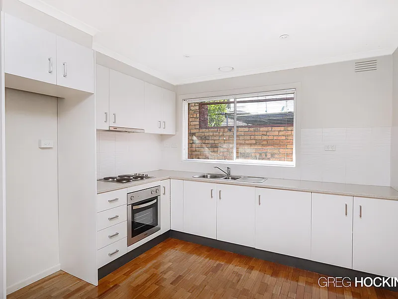 Spacious updated villa apartment 