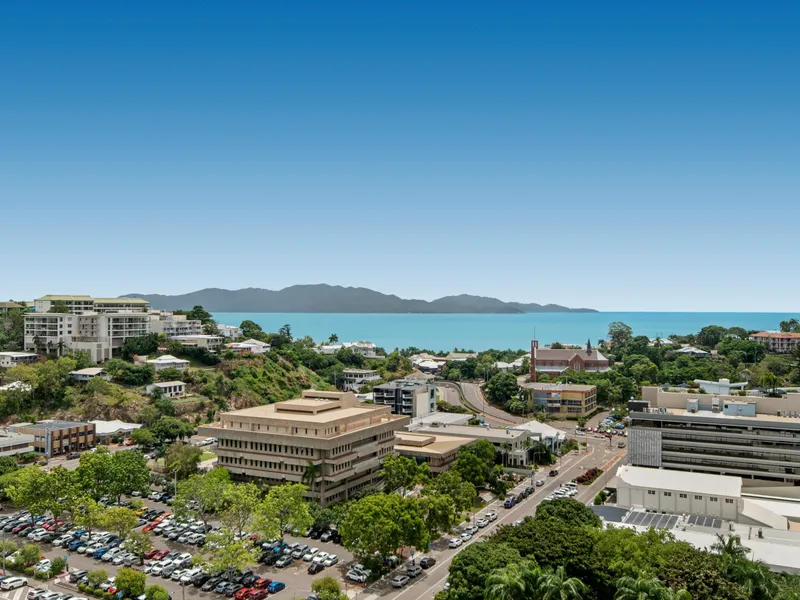 LUXURY 630M2 PENTHOUSE IS AN ENTERTAINERS PARADISE WITH YOUR OWN PRIVATE POOL.