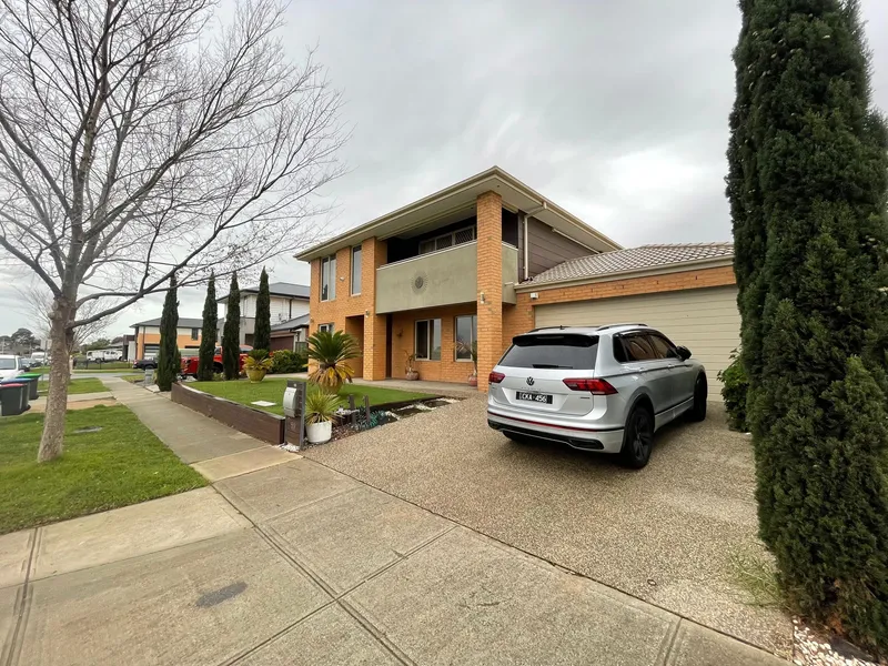 Wyndham Vale Primary school just in front of the house!!!